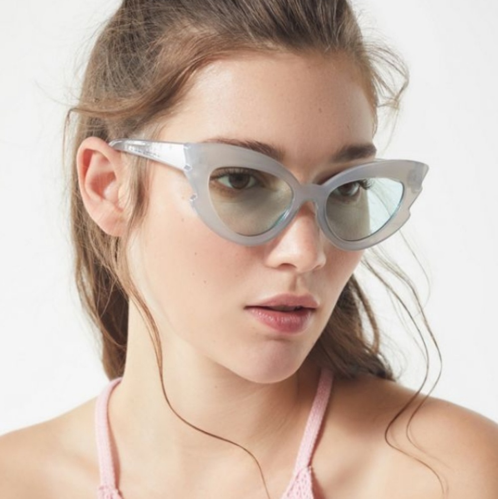 NWT UO NINE LIVES OVERSIZED CAT-EYE SUNGLASSES - Picture 1 of 3
